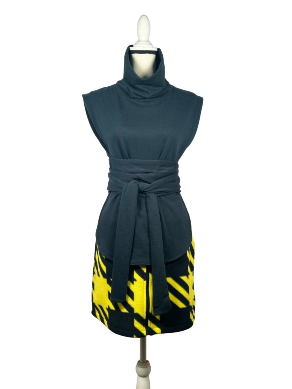 Adidas Originals R.Y.V. Women’s Graphic Black Yellow Fleece Mini Skirt Sz M NWT